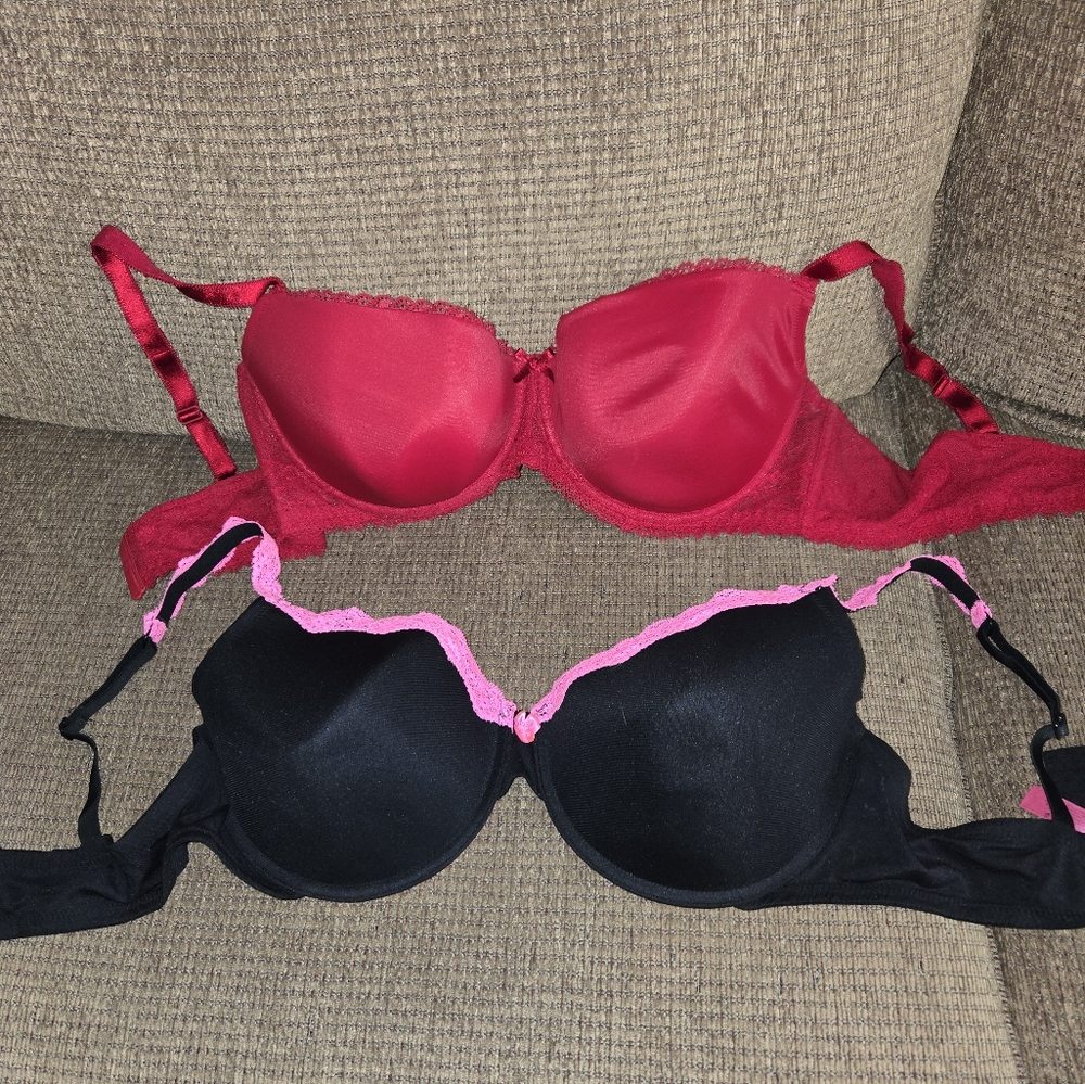 Red and Black Full-Coverage Bras for Everyday Comfort